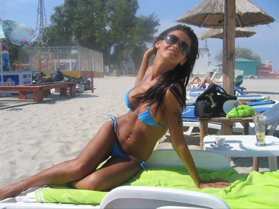 brunette; Babe Beach 